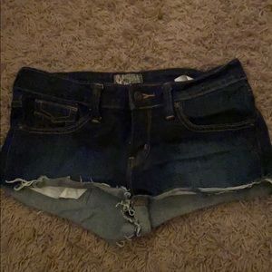levi’s low rise denim shorts
